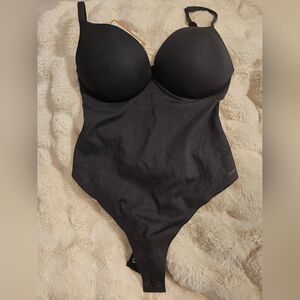 SKIMS ULTIMATE PUSHUP THONG BODYSUIT MEDIUM